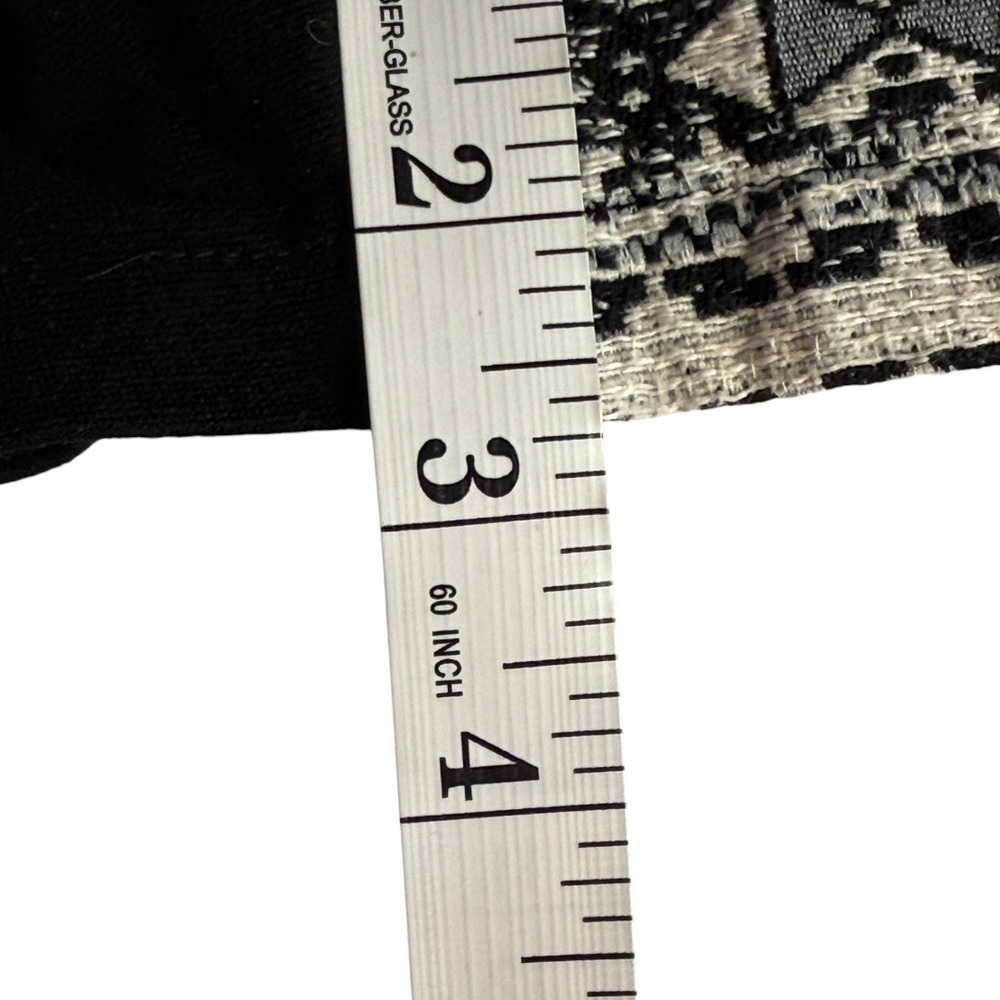 Barneys New York Womens Size 4 Black Jacquard Geometric‎ Tribal Knit Shorts USA - Picture 6 of 6